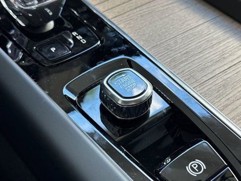 New 2026 Volvo XC60 B5 Plus w/ Climate Package image 22