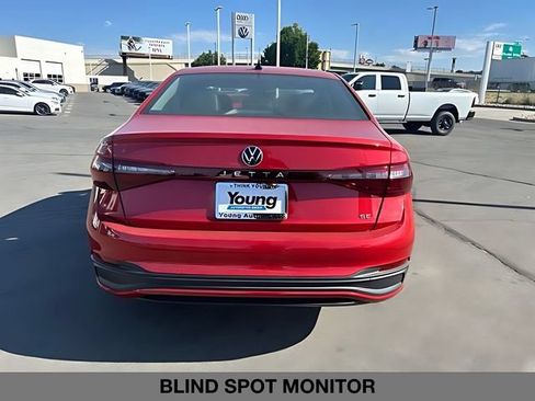 Used 2026 Volkswagen Jetta SE FWD image 4