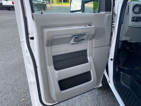 Certified 2021 Ford E-450 and Econoline 450 Super Duty w/ Power Windows & Locks Group image 31