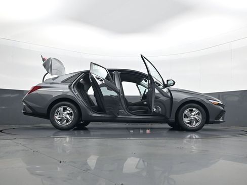 New 2026 Hyundai Elantra SE image 33