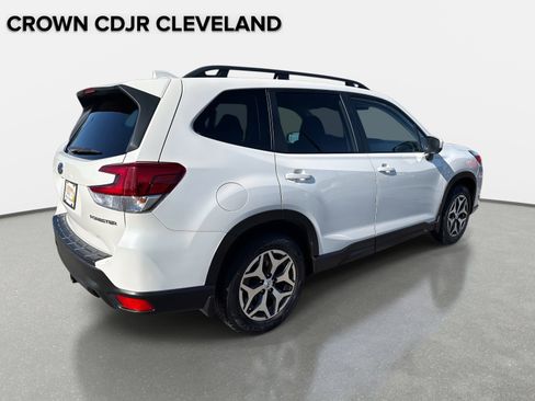 Used 2023 Subaru Forester Premium image 4