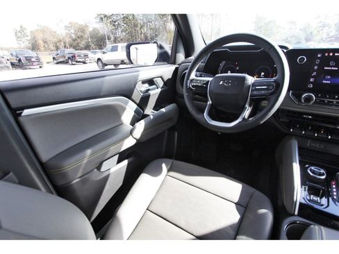 Used 2025 Chevrolet Colorado ZR2 w/ Technology Package image 11