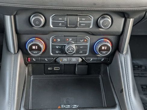 Used 2022 Chevrolet Suburban LT image 28