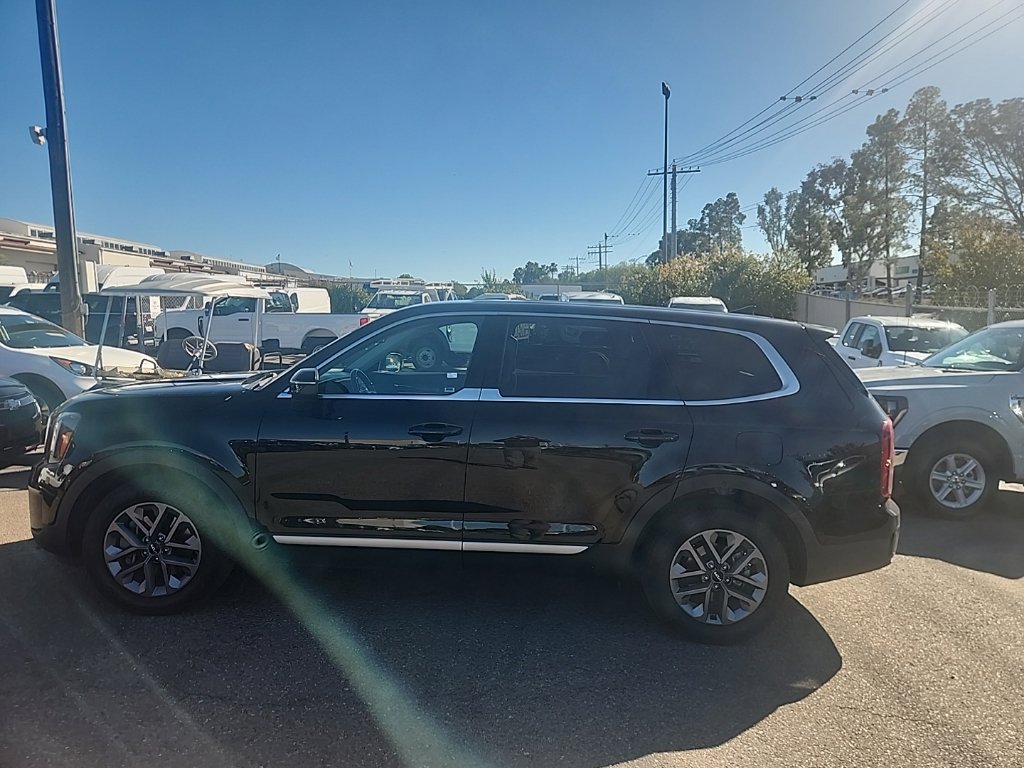 Certified 2024 Kia Telluride LX FWD image 9
