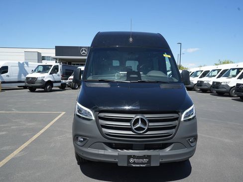 Used 2025 Mercedes-Benz Sprinter 2500 image 2