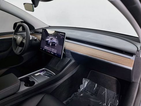 Used 2024 Tesla Model Y Long Range RWD image 34