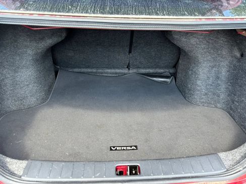 Used 2014 Nissan Versa SV FWD image 15