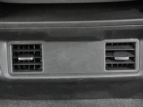 Used 2023 Chevrolet Silverado 1500 Custom image 28