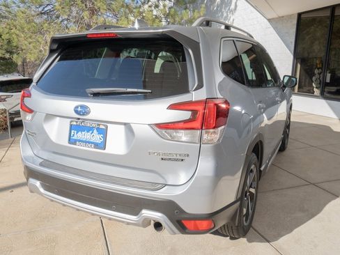Used 2023 Subaru Forester Touring image 6