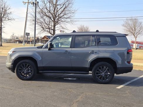 Used 2024 Lexus GX 550 w/ Cold Area Package image 4