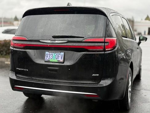 Used 2025 Chrysler Pacifica Select AWD/4WD image 5