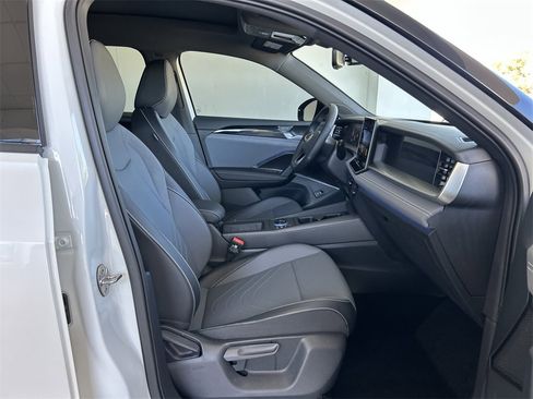 Certified 2026 Volkswagen Tiguan SE R-Line image 34