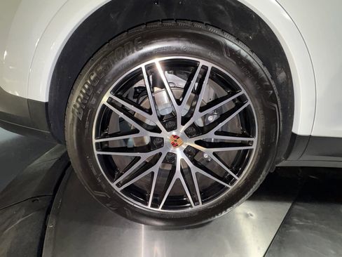 Used 2026 Porsche Cayenne image 32