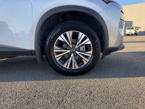 Used 2023 Nissan Rogue SV image 31