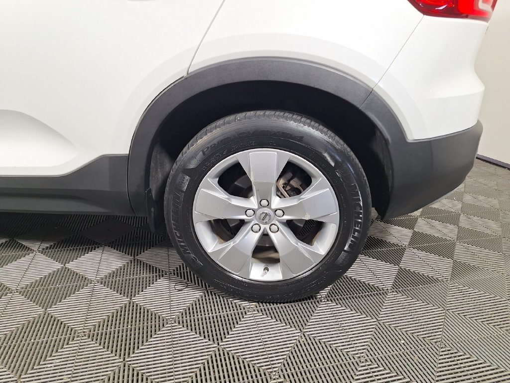 Used 2022 Volvo XC40 T5 Momentum AWD/4WD image 22