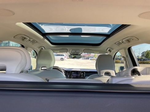 Used 2023 Volvo XC60 B5 Ultimate w/ Climate Package image 21