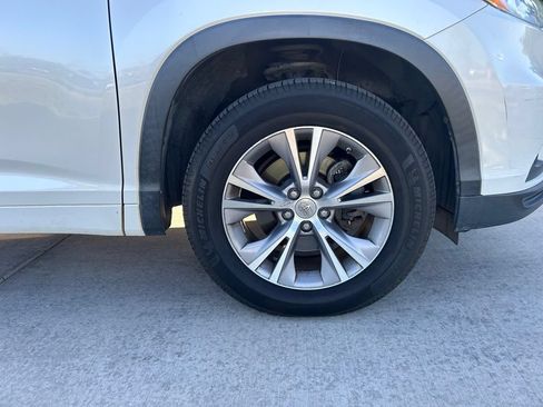 Used 2014 Toyota Highlander XLE FWD image 34