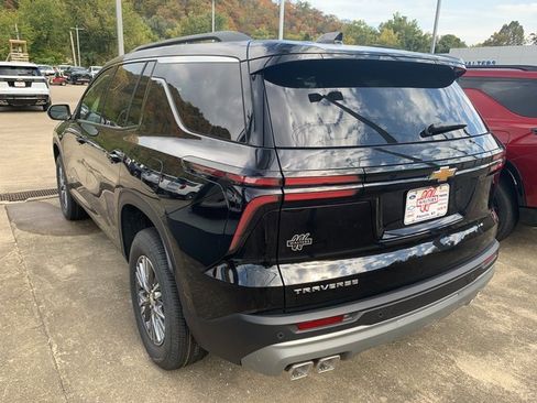 New 2026 Chevrolet Traverse LT image 3