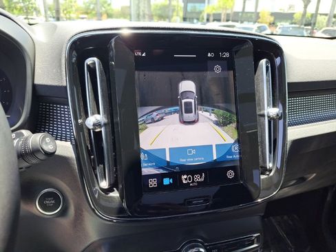 Used 2023 Volvo XC40 B5 Plus w/ Climate Package image 23