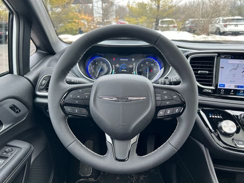 New 2026 Chrysler Pacifica Limited w/ S Appearance Package FWD image 10