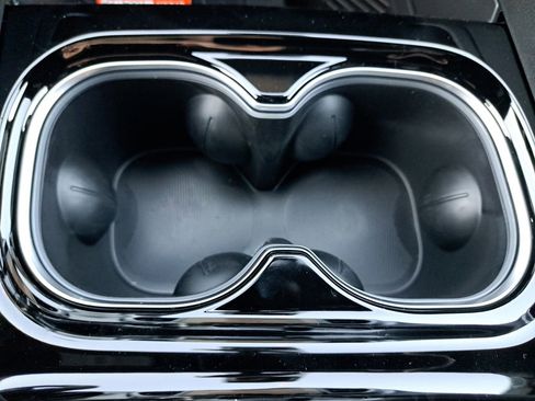 New 2026 Chrysler Pacifica Limited w/ Uconnect Theater Family Group image 24