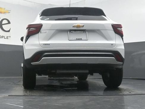 Used 2025 Chevrolet Trax LT w/ Driver Confidence Package FWD image 32