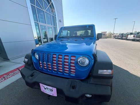 Used 2022 Jeep Gladiator Sport AWD/4WD image 27