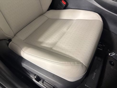 Used 2021 Lexus UX 200 image 26