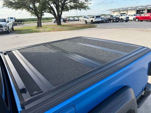 Used 2022 Jeep Gladiator Rubicon w/ Cold Weather Group AWD/4WD image 19