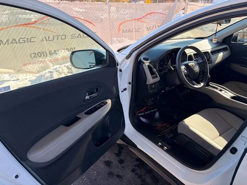 Used 2022 Honda HR-V LX image 13