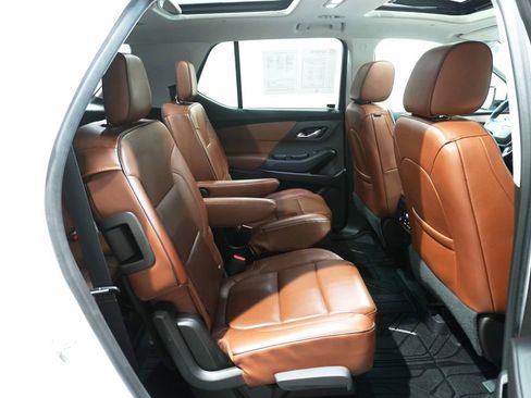Used 2022 Chevrolet Traverse LS AWD/4WD image 17