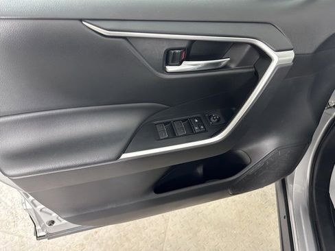 Used 2022 Toyota RAV4 XLE image 19