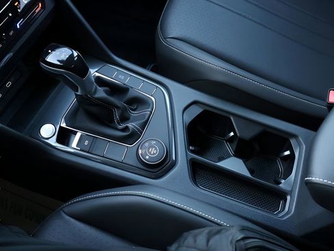 Used 2024 Volkswagen Tiguan SE image 27