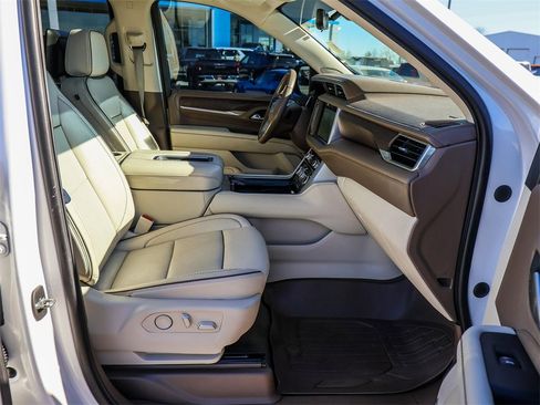 Used 2022 GMC Yukon XL Denali w/ Denali Ultimate Package image 16