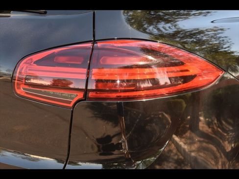 Used 2016 Porsche Cayenne w/ Premium Package AWD/4WD image 49