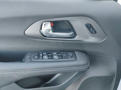 New 2026 Chrysler Pacifica Select image 21
