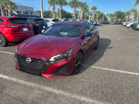 Used 2023 Nissan Altima 2.5 SR w/ SR Premium Package FWD image 4
