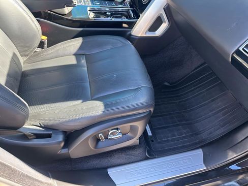 Used 2016 Land Rover Range Rover HSE image 16