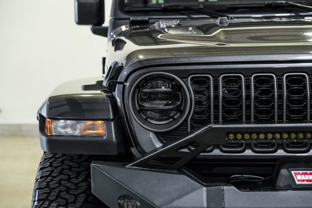 Used 2025 Jeep Gladiator Sport AWD/4WD image 3