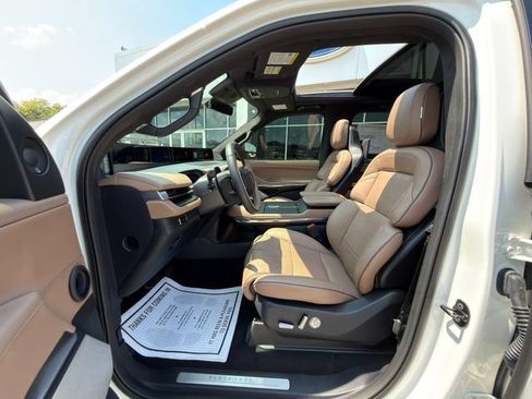 Used 2025 Lincoln Navigator Black Label AWD/4WD image 29