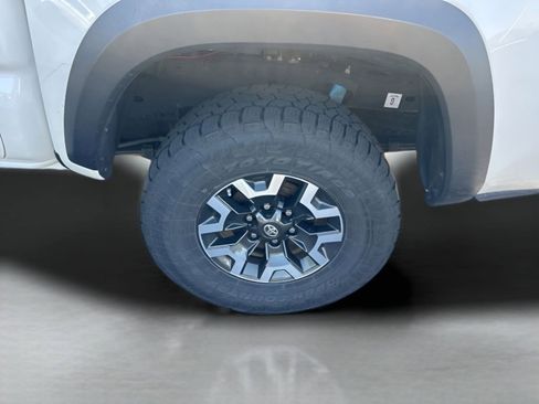 Used 2021 Toyota Tacoma TRD Off-Road w/ Technology Package AWD/4WD image 16