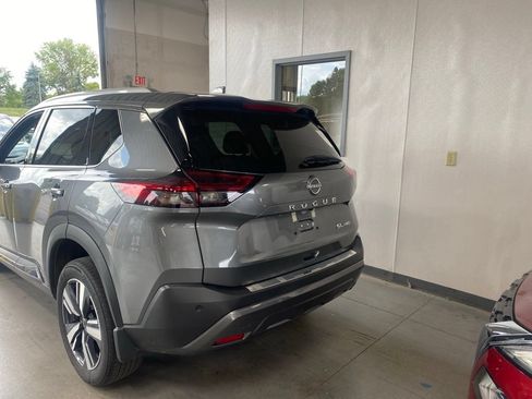 Used 2023 Nissan Rogue SL AWD/4WD image 3