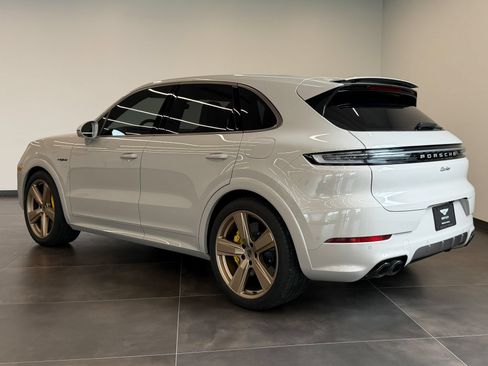 Used 2025 Porsche Cayenne Turbo AWD/4WD image 7