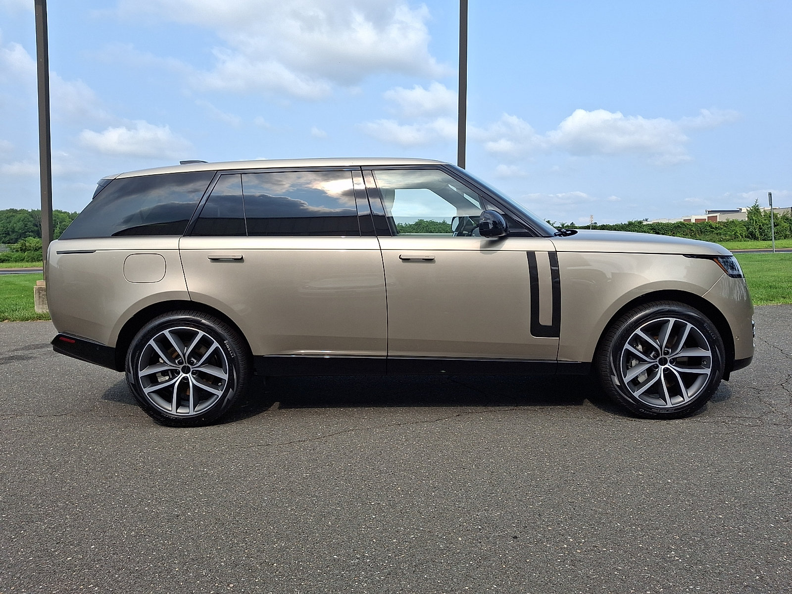 New 2026 Land Rover Range Rover Long Wheelbase SE AWD/4WD image 7