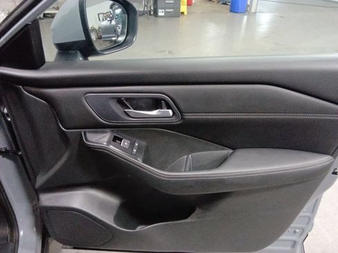 Used 2024 Nissan Rogue SL w/ SL Premium Package image 19