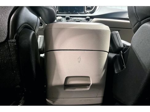 Used 2024 Chrysler Pacifica Touring-L FWD image 12