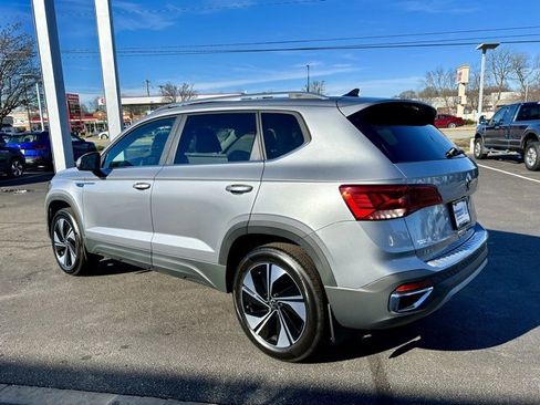 New 2024 Volkswagen Taos SE image 4