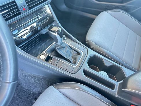 Used 2025 Volkswagen Jetta SE image 41