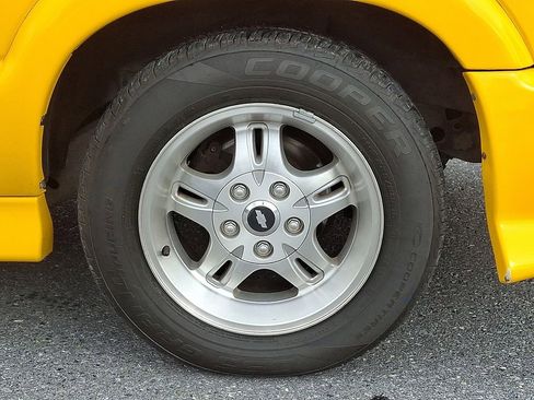 Used 2003 Chevrolet S10 Pickup LS w/ LS Preferred Equipment Group image 9