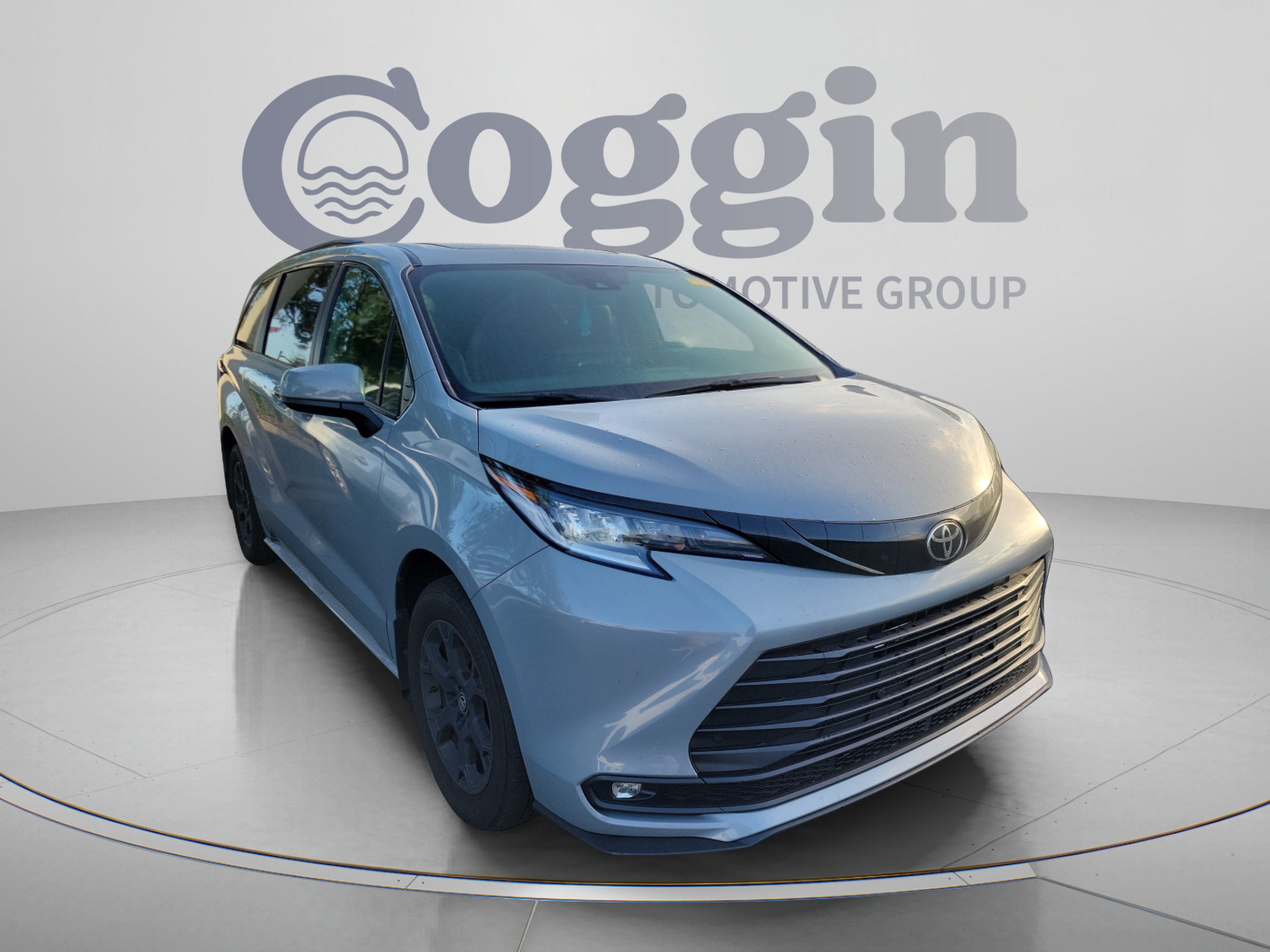 Used 2026 Toyota Sienna XLE Woodland Edition AWD/4WD image 9
